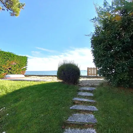 Villa En Bord De Avec Acces Plage, Terrasse & Wifi - Fr-1-736-48 *